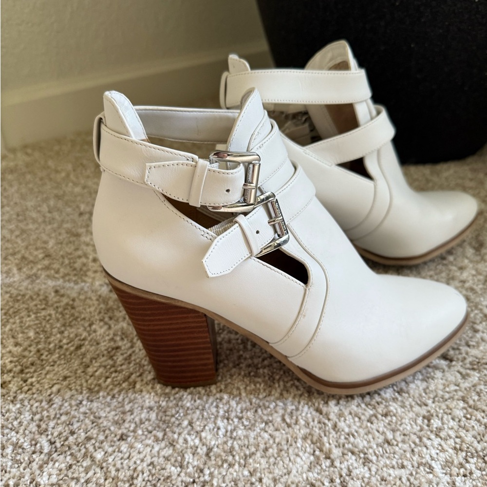 Women's White Ankle Boots (Michael Kors)